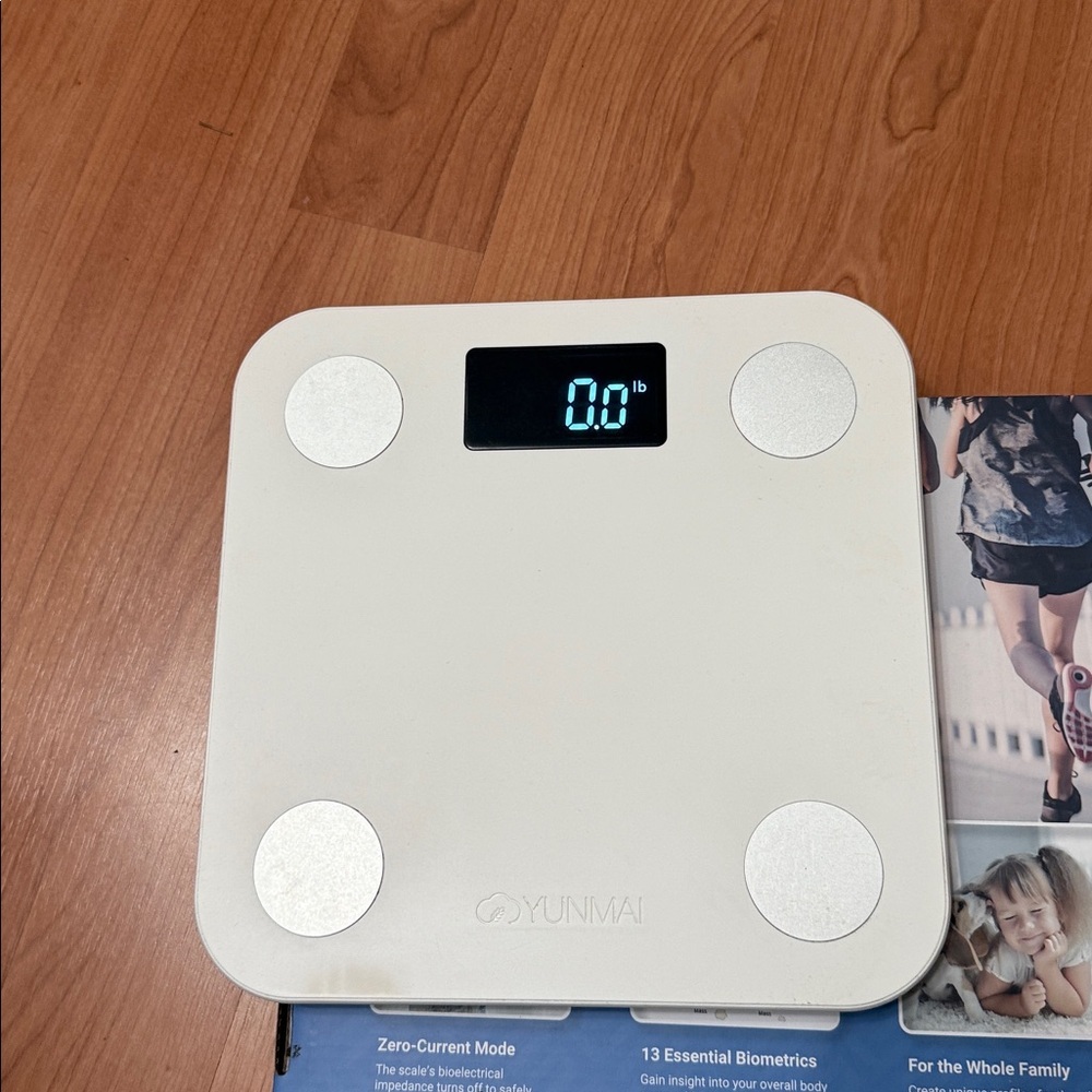 White Smart Scale - Picture 3 of 5